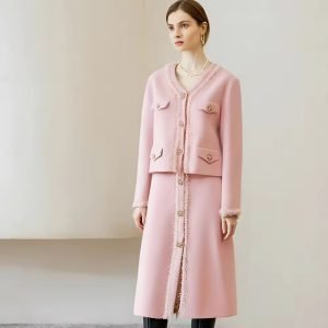Women's Slim Fitting Waistband V-Neck Wool Coat