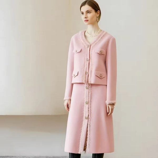 Women's Slim Fitting Waistband V-Neck Wool Coat